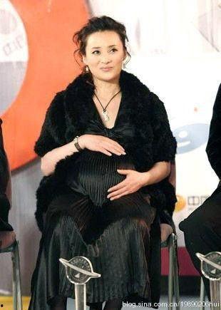 蒋勤勤怀孕生活照,幸福孕妈甜蜜瞬间